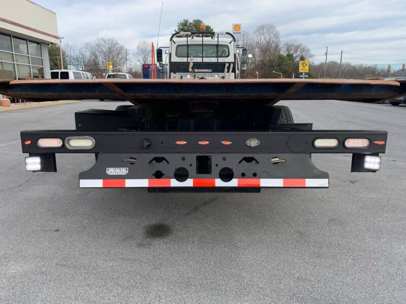 2017 Freightliner M2 106