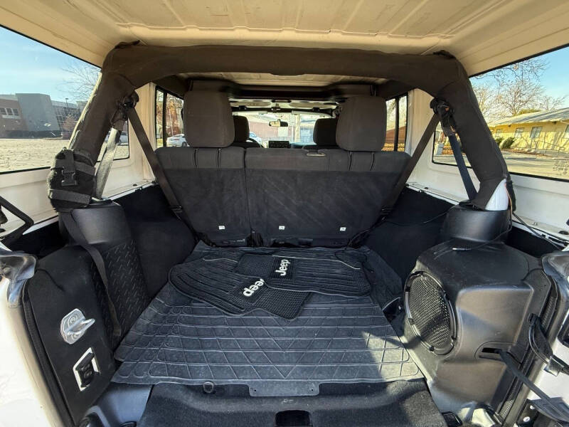 2012 Jeep Wrangler Unlimited Sahara