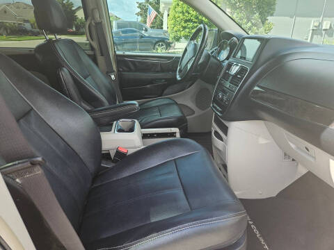 2016 Chrysler Town and Country Touring