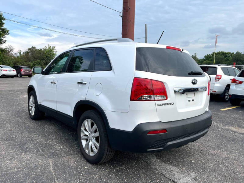 2011 Kia Sorento LX photo 7