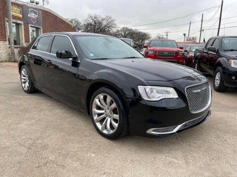 2019 Chrysler 300 for sale at Tex-Mex Auto Sales LLC in Lewisville TX