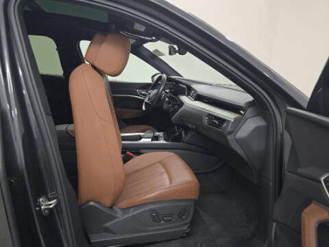 2021 Audi e-tron quattro Premium Plus