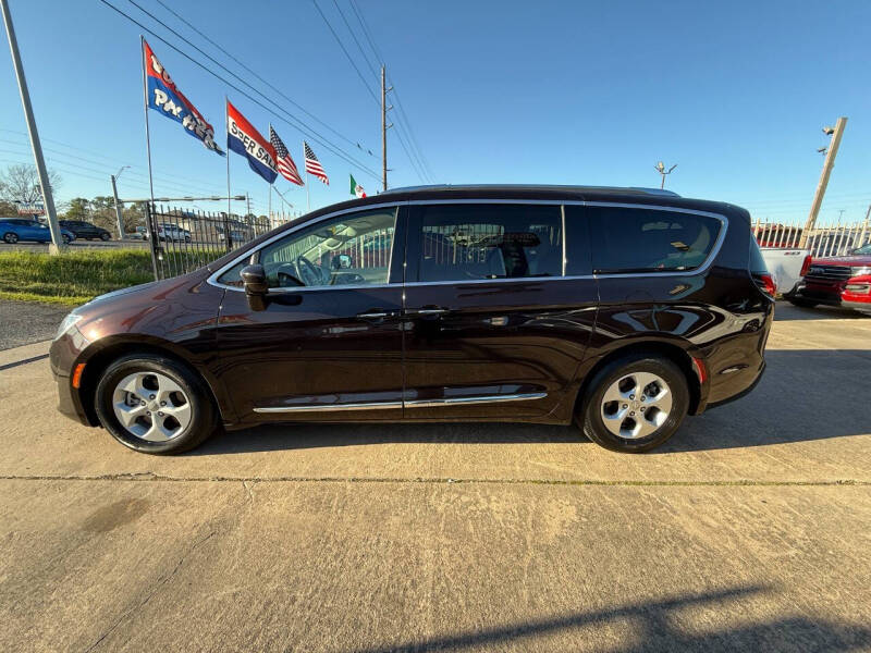 2017 Chrysler Pacifica Touring-L Plus
