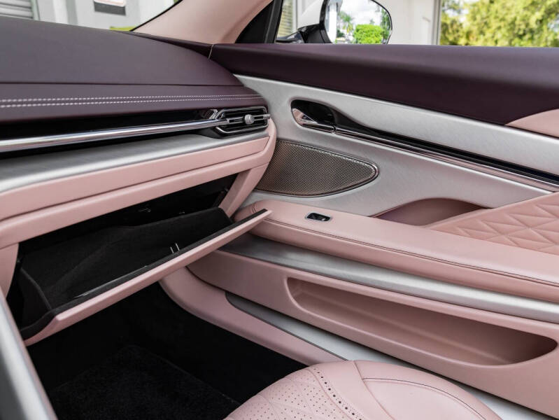 2025 Aston Martin DB12 Volante