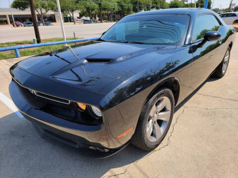 2017 Dodge Challenger SXT Plus
