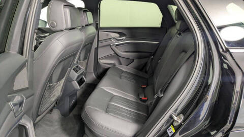 2022 Audi e-tron quattro Premium