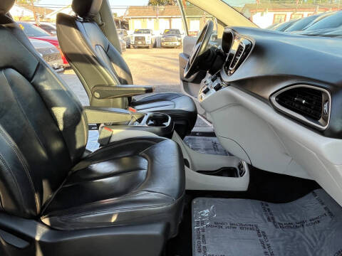 2017 Chrysler Pacifica Touring Plus