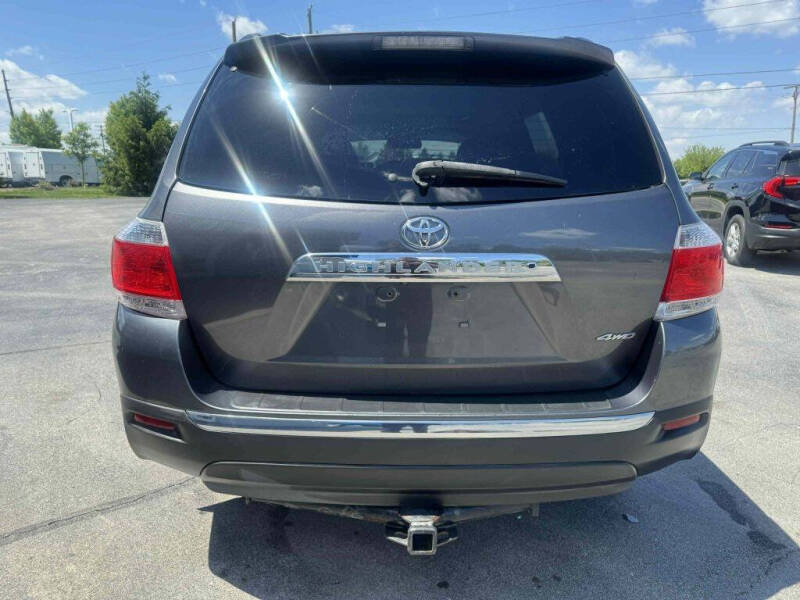 2011 Toyota Highlander SE