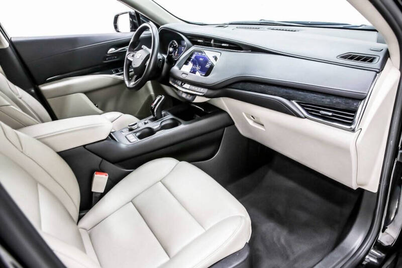 2023 Cadillac XT4 Premium Luxury