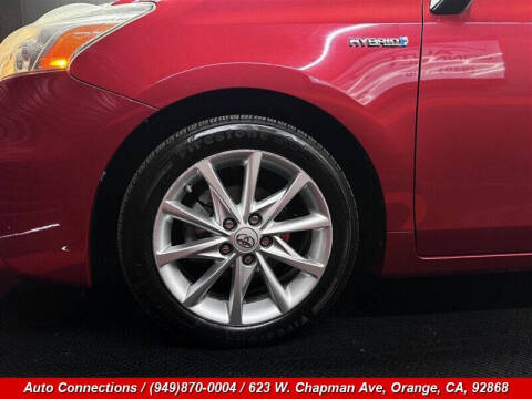2014 Toyota Prius v Five