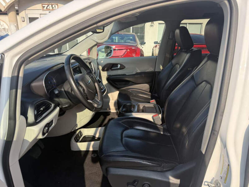 2018 Chrysler Pacifica Hybrid Touring L