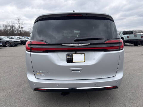 2026 Chrysler Pacifica Select