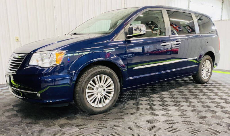 2015 Chrysler Town and Country for sale at North Pointe Auto Group in Plain City OH