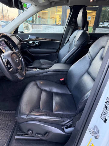 2017 Volvo XC90 T6 Momentum