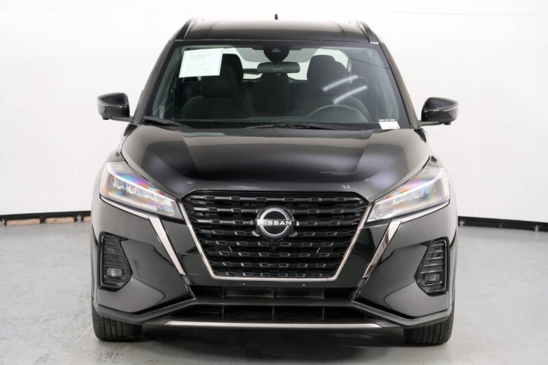 2022 Nissan Kicks SR