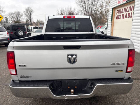 2017 RAM 1500 SLT