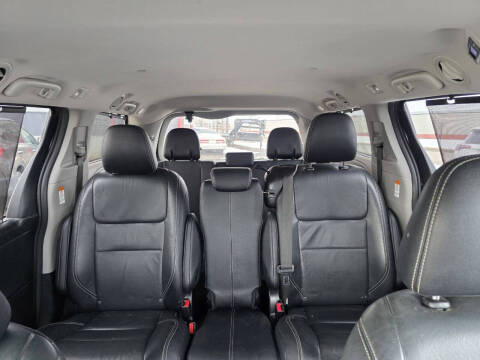2017 Toyota Sienna SE 8-Passenger