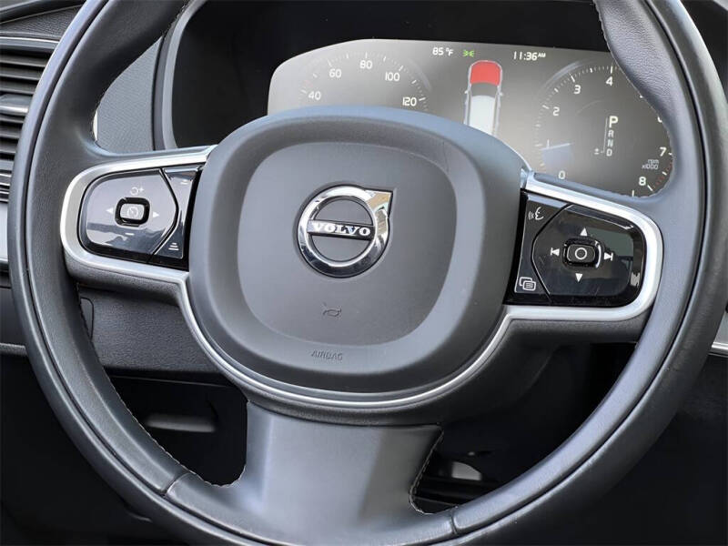 2022 Volvo XC90 T5 Momentum