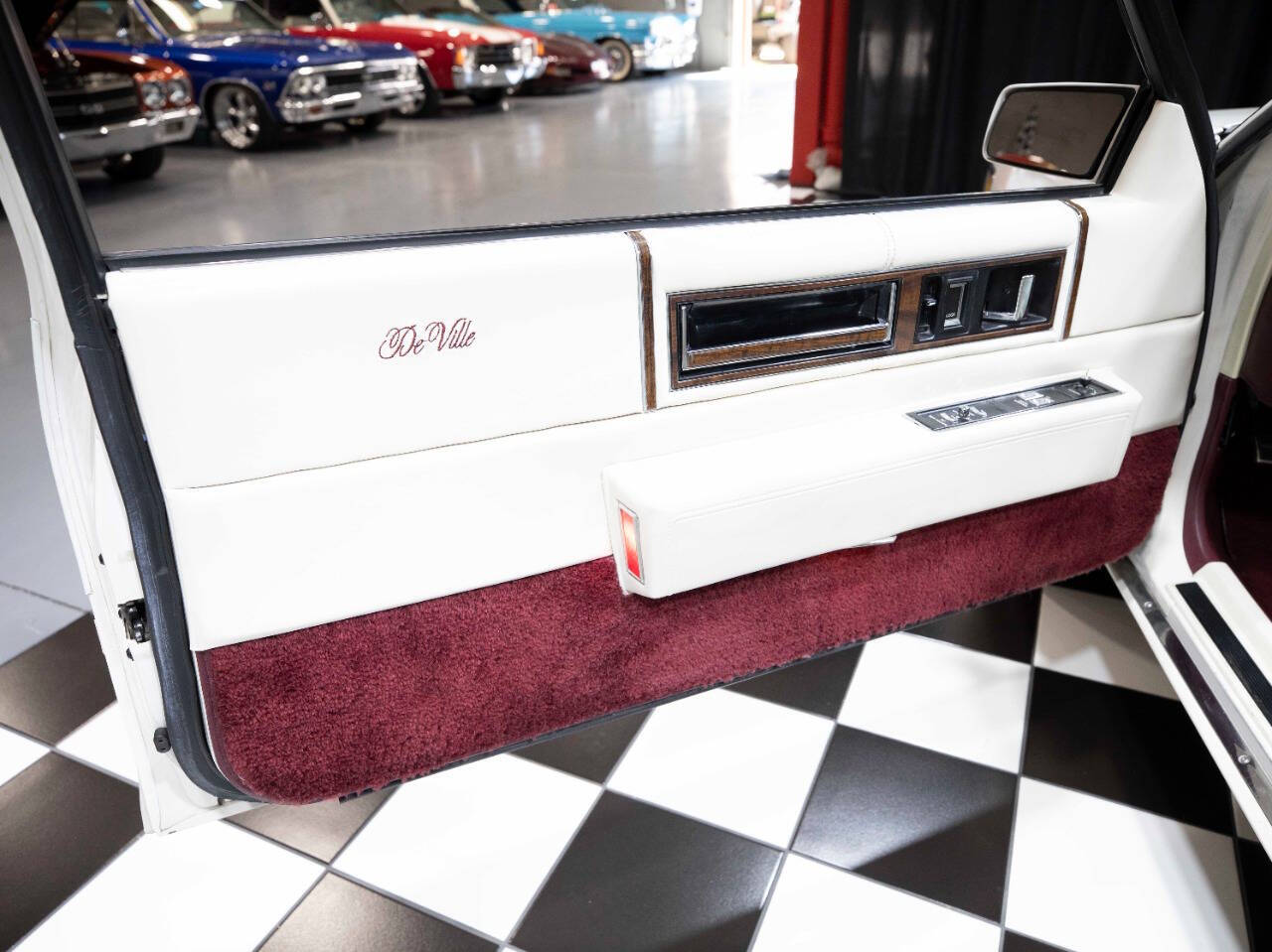 1990 Cadillac DeVille 39