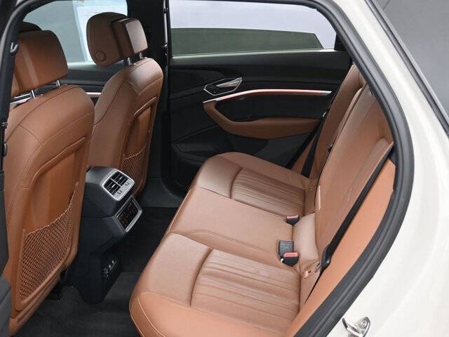 2019 Audi e-tron quattro Premium Plus