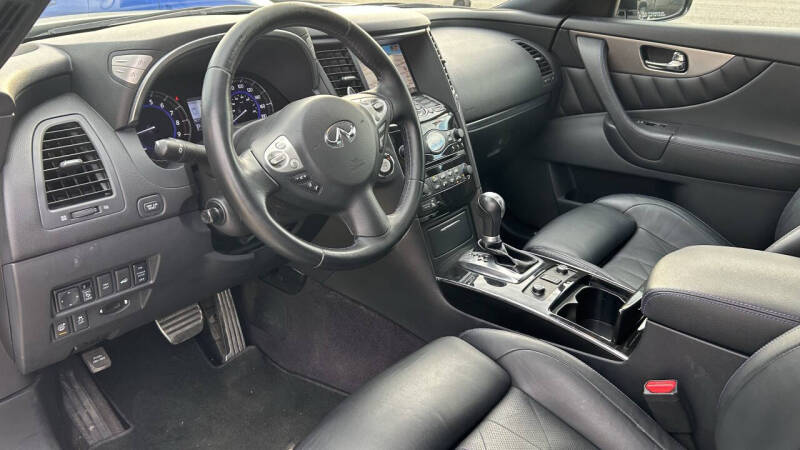 2016 Infiniti QX70