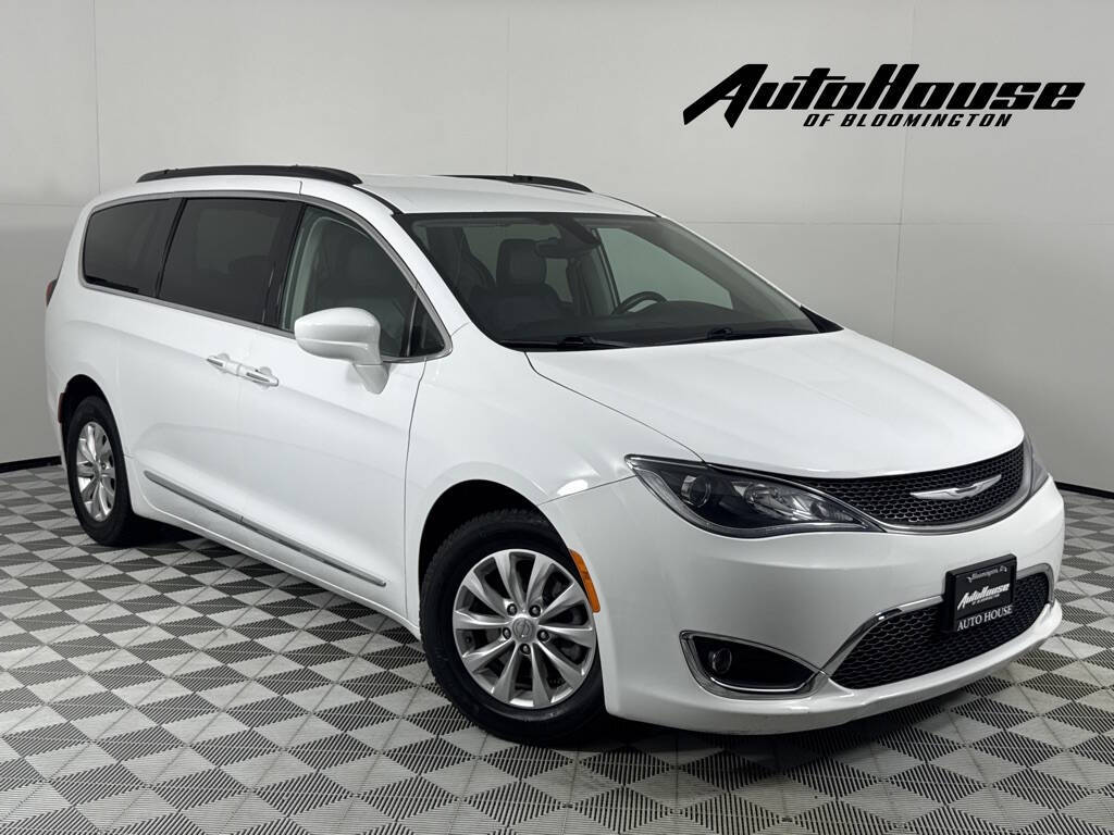 2017 Chrysler Pacifica Touring L 4dr Mini Van's photo
