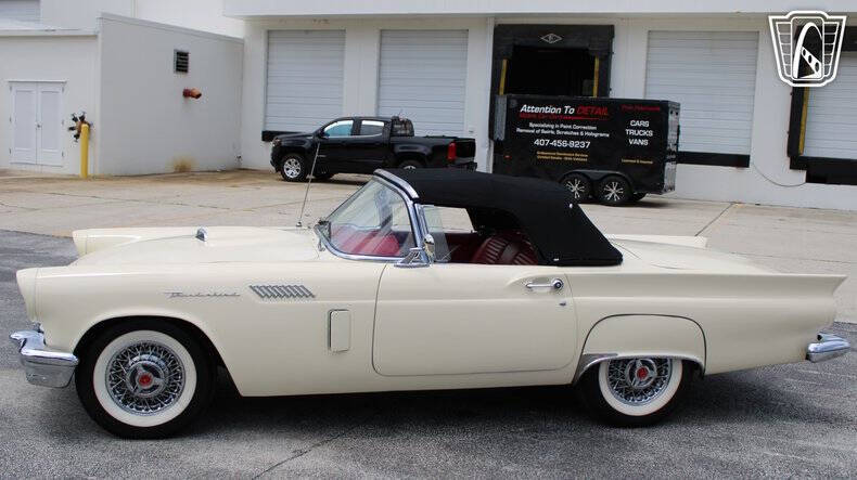 1957 Ford Thunderbird