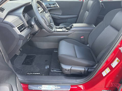 2025 Mitsubishi Outlander ES