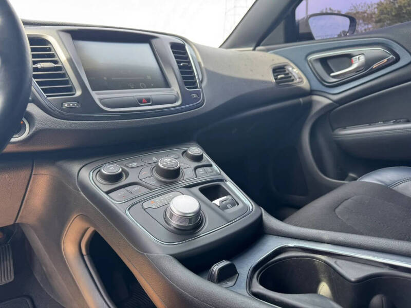 2016 Chrysler 200