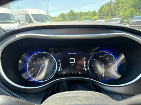 2027 Chrysler Pacifica Select