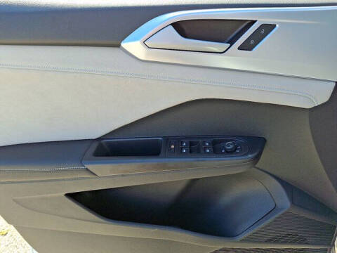 2025 Volkswagen Taos SE 4Motion