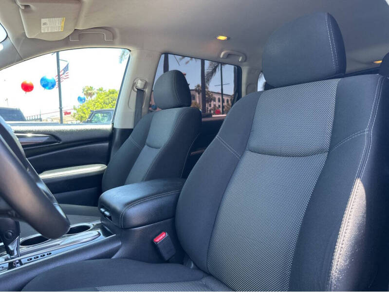 2020 Nissan Pathfinder SV