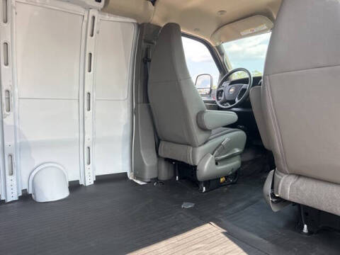 2025 Chevrolet Express 2500