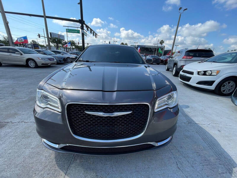 2016 Chrysler 300 Limited