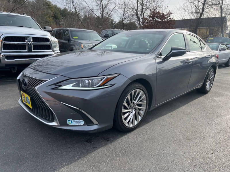 2019 Lexus ES Hybrid 300h Luxury's photo