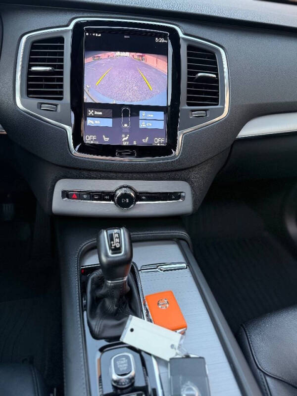 2021 Volvo XC90 T5 Momentum