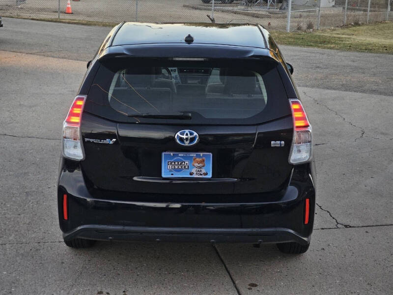 2017 Toyota Prius v Three