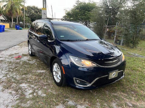 2017 Chrysler Pacifica Touring-L