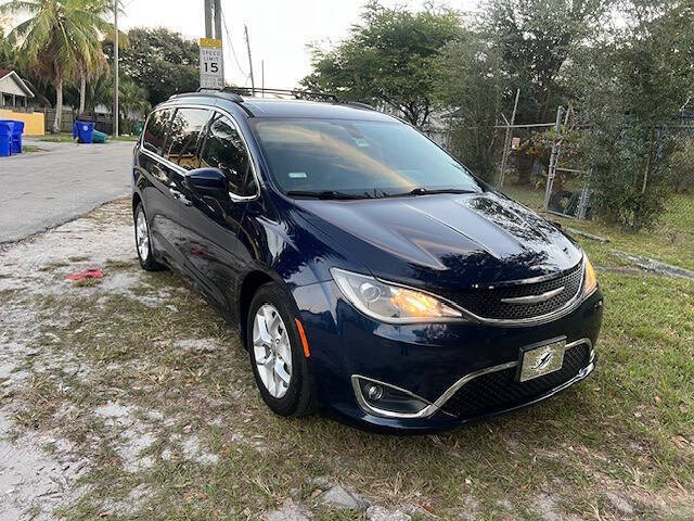 2017 Chrysler Pacifica Touring-L