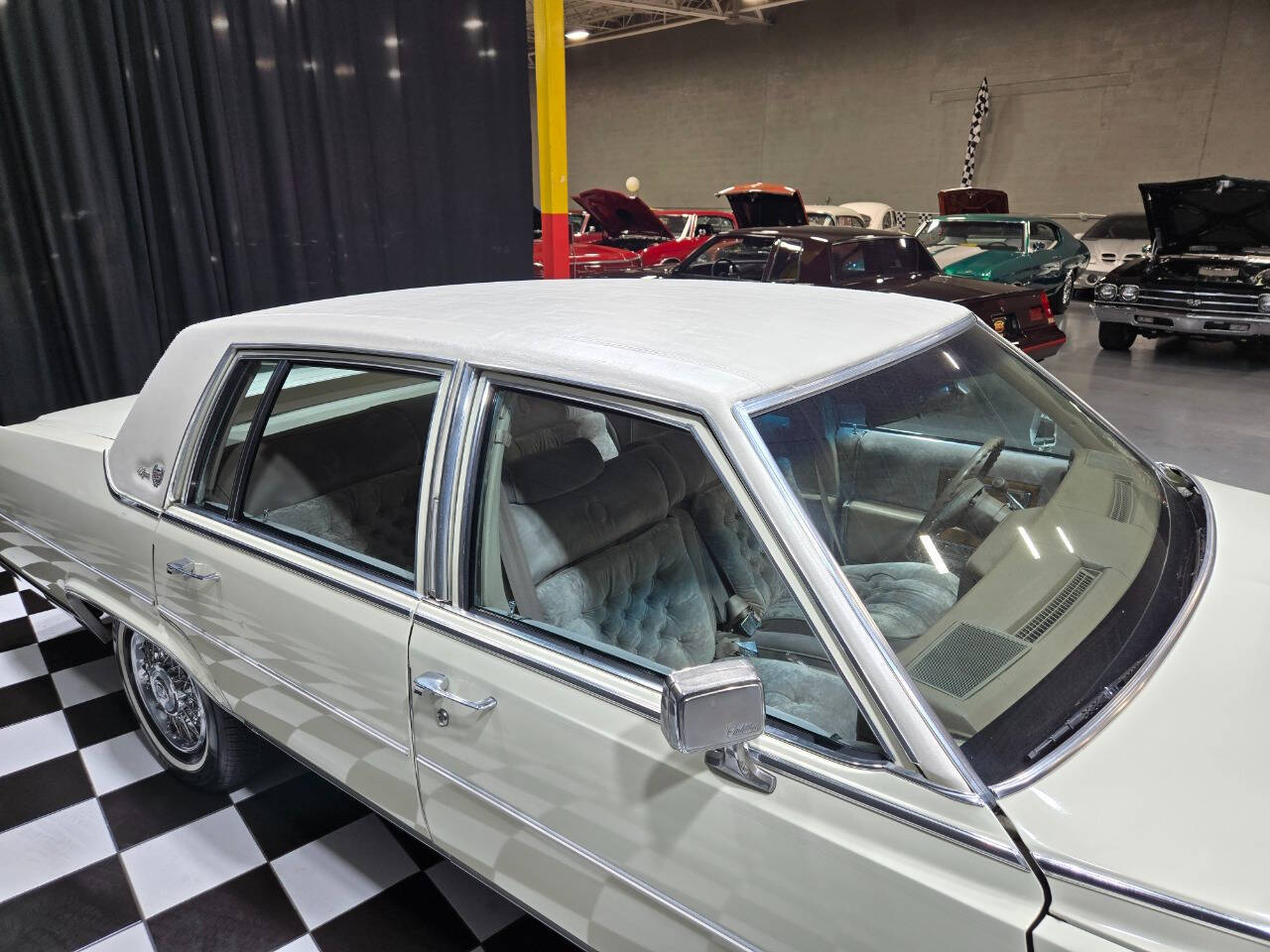 1981 Cadillac Fleetwood Brougham 32