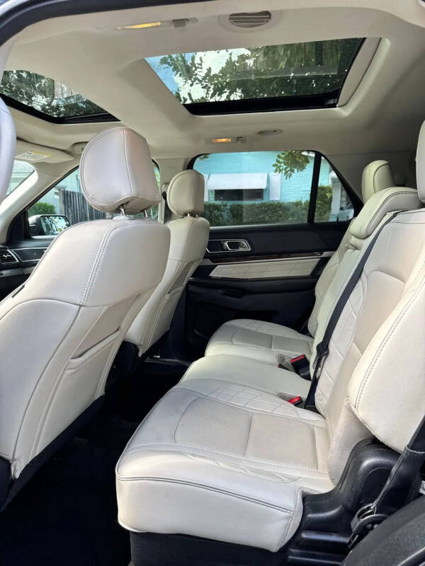2017 Ford Explorer Platinum