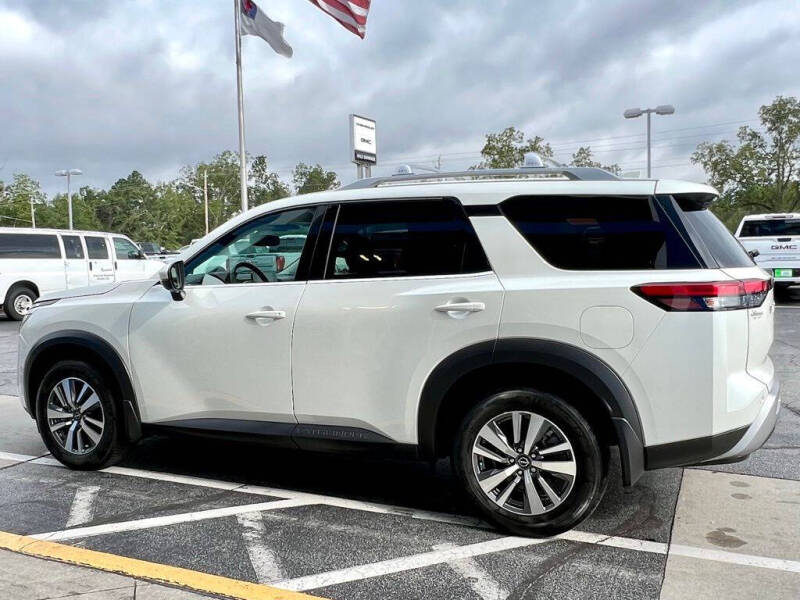 2022 Nissan Pathfinder SL