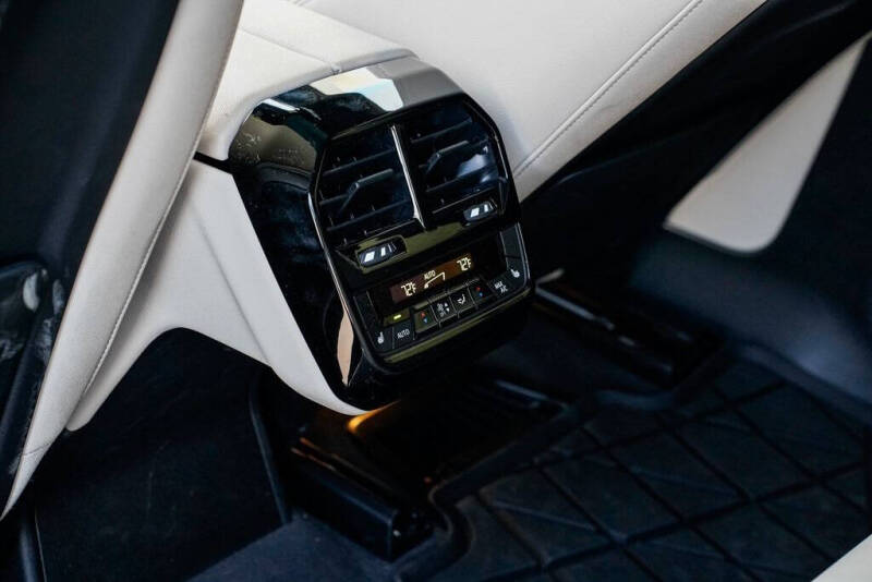 2025 BMW iX xDrive50