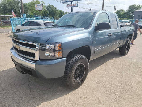 2007 Chevrolet Silverado 1500 for sale at DANNY AUTO SALES in Dallas TX