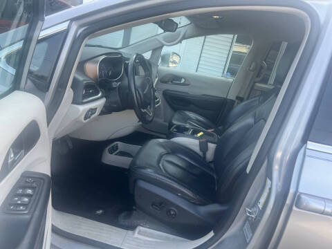 2017 Chrysler Pacifica Touring-L