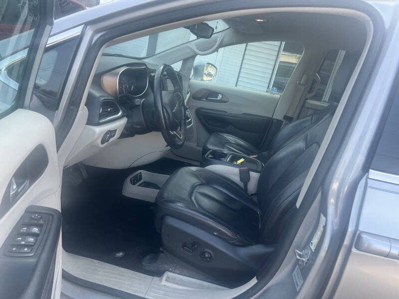 2017 Chrysler Pacifica Touring-L