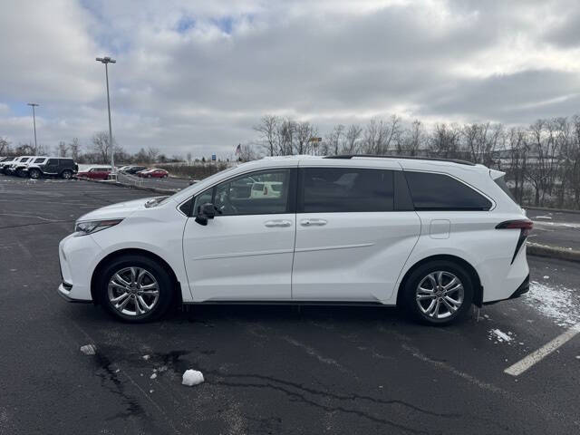 2022 Toyota Sienna XSE 7-Passenger