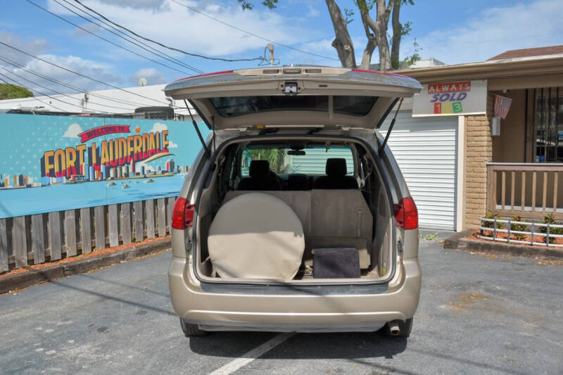 2005 Toyota Sienna LE 7 Passenger