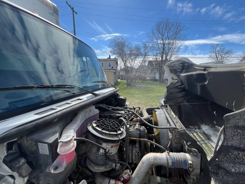 2005 Freightliner M2 106