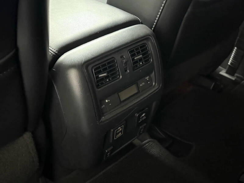 2018 Nissan Pathfinder SL